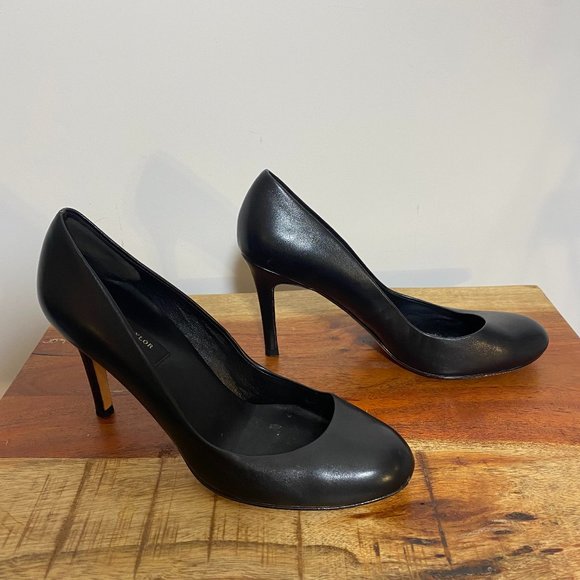 ANN TAYLOR Sz 6 Classic Perfect Pump in Black Leather, Almond Toe Heel - Picture 1 of 8
